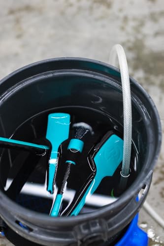 Detail Factory - Fender Well Brush - Ergonomic ProGrip Handle, Stiff Synthetic Bristles, Ergonomic Design, Clean Your Wheel Wells with Ease - Octane Riptide - color: Riptide