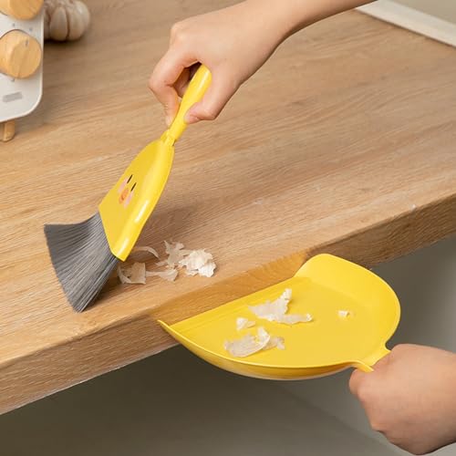 Small Broom and Dustpan Set,1pc Dust Pan and Brush Set,Cute Little Yellow Hand Mini Broom and Dustpan Set,Small dust pan Mini for Tabletop Debris,Keyboards&Clean Pet Cages Guinea Pig Cage(Chick) - style: Chick