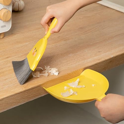 Small Broom and Dustpan Set,1pc Dust Pan and Brush Set,Cute Little Yellow Hand Mini Broom and Dustpan Set,Small dust pan Mini for Tabletop Debris,Keyboards&Clean Pet Cages Guinea Pig Cage(Chick) - style: Chick